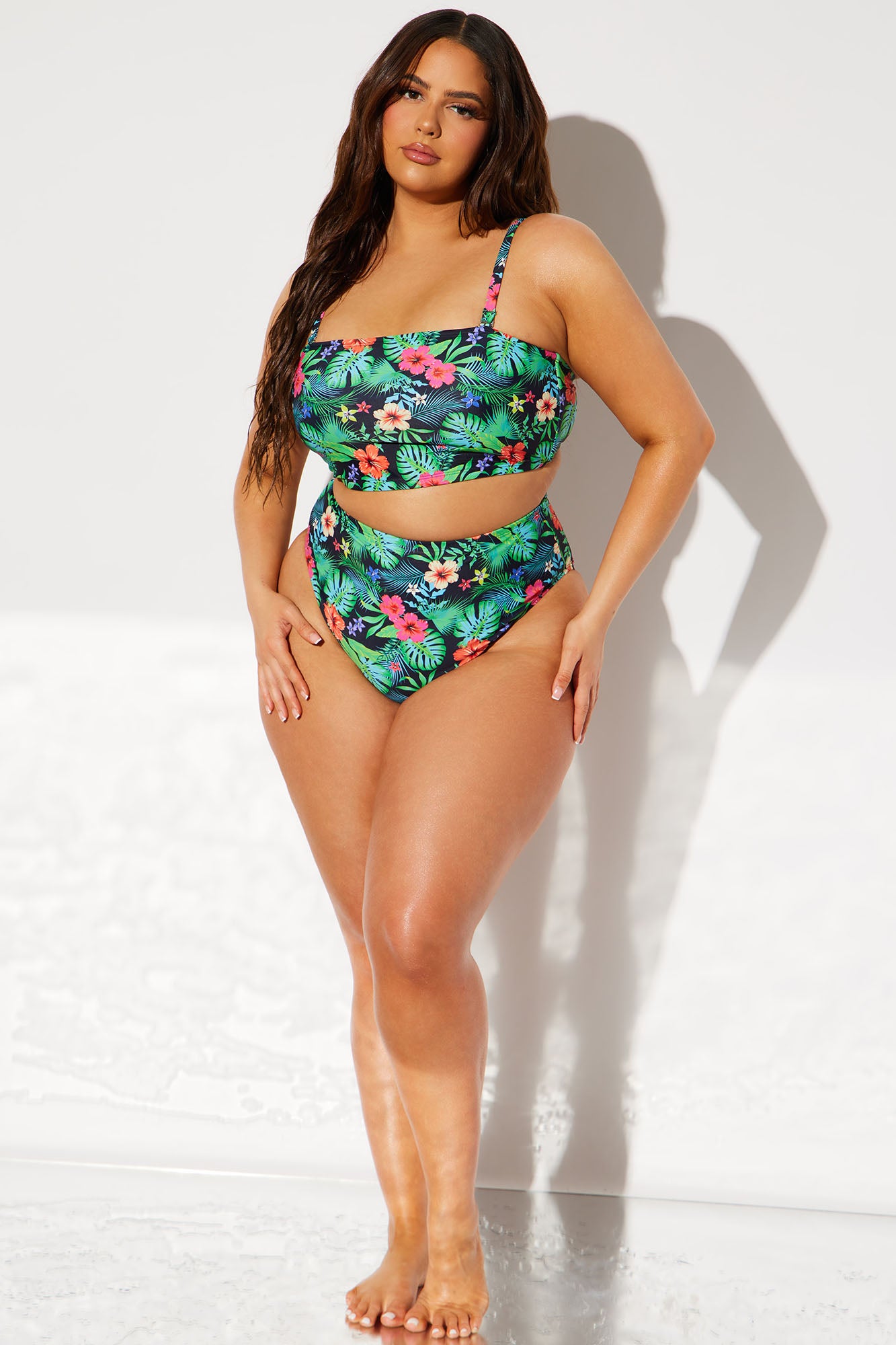 04-07-23StudioSwim_TH_B_10-34-59_14_ZDSWSG003_MultiColor_20953_PLUS_ES_4ed44e36-13c0-4d3f-8a29-35fd61c33325